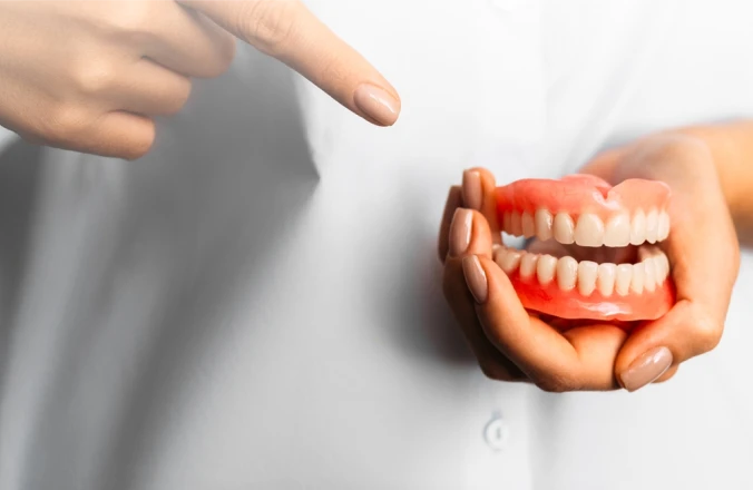 Comment entretenir vos prothèses dentaires amovibles